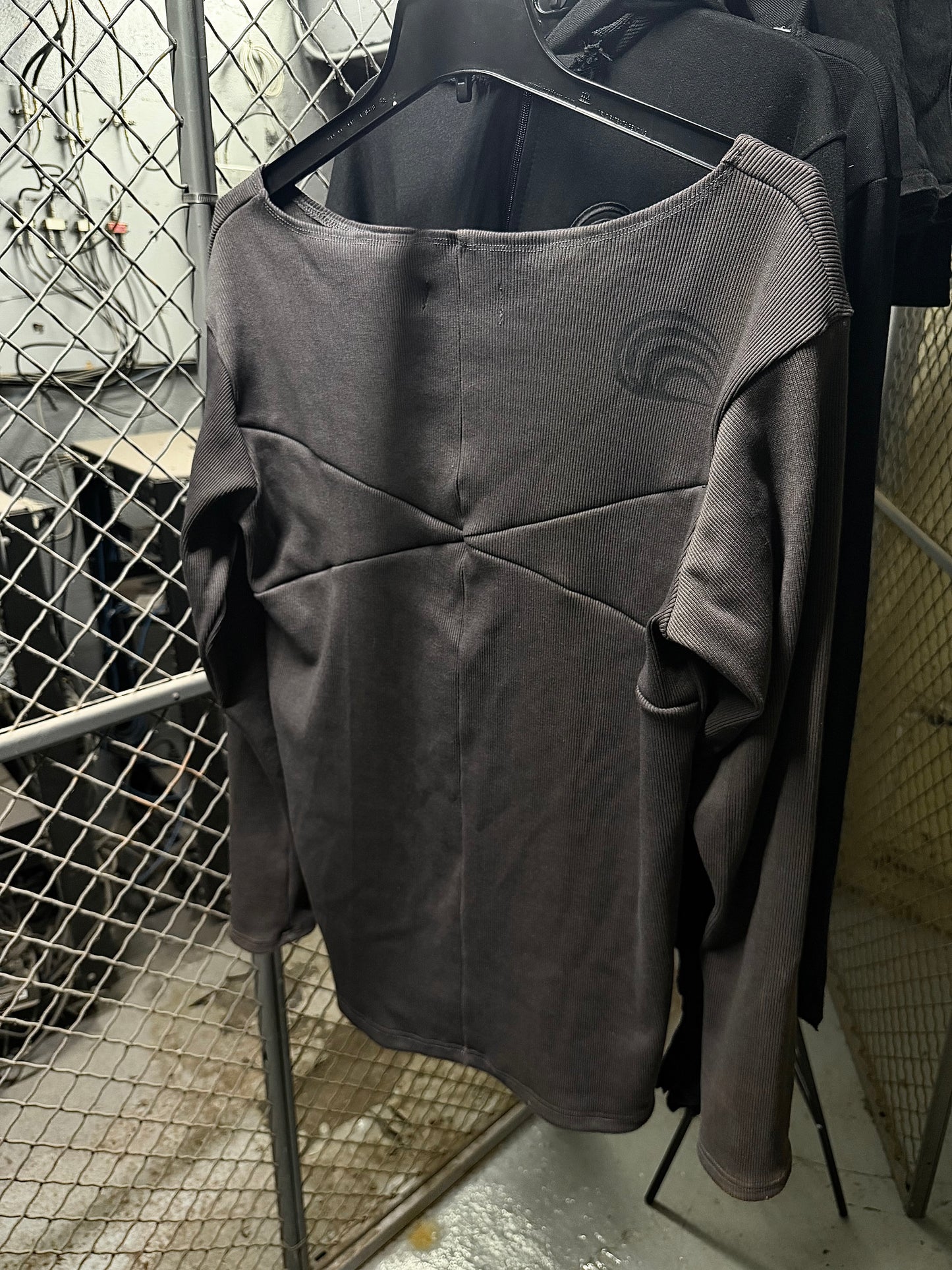 SHAMAN LONGSLEEVE (ALBINO)