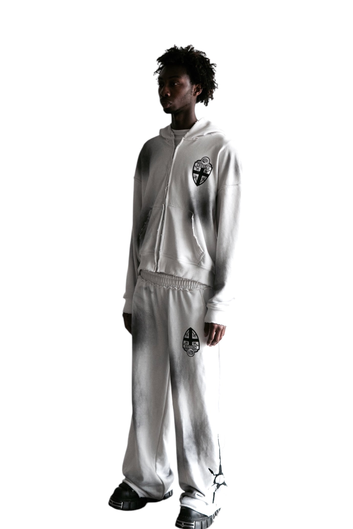 CREST HOODIE